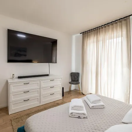 Apartman With Rated Breakfast Zap Split