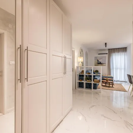 Apartman With Rated Breakfast Zap *
